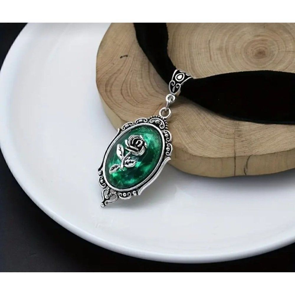 New! Gothic Punk Rose Pendant Velvet Black Choker Necklace Vintage in Green